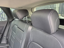 Cargar imagen en el visor de la galería, Mercedes-Benz GLC 250 4MATIC Modelo 2017
