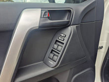 Cargar imagen en el visor de la galería, Toyota Prado TXL Modelo 2024
