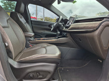 Cargar imagen en el visor de la galería, JEEP COMMANDER Modelo 2023

