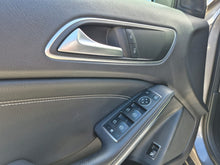 Cargar imagen en el visor de la galería, Mercedes-Benz GLA 200 Modelo 2019
