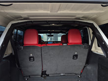 Cargar imagen en el visor de la galería, Jeep Wrangler Sahara Modelo 2023
