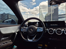 Cargar imagen en el visor de la galería, Mercedes-Benz CLA 180 Modelo 2022
