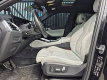 Cargar imagen en el visor de la galería, BMW X6 XDRIVE40I Modelo 2024
