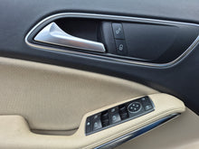 Cargar imagen en el visor de la galería, Mercedes-Benz Gla 200 Modelo 2017
