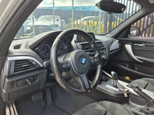 Cargar imagen en el visor de la galería, BMW 120I Modelo 2017
