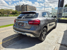 Cargar imagen en el visor de la galería, Mercedes-Benz GLA200 Modelo 2020
