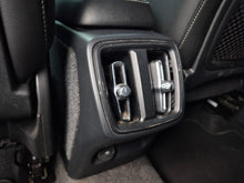 Cargar imagen en el visor de la galería, Volvo XC40 B5 Modelo 2023
