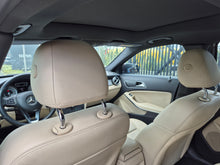 Cargar imagen en el visor de la galería, Mercedes-Benz Gla 200 Modelo 2017
