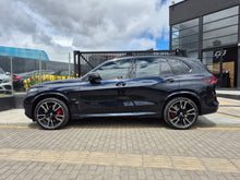 Cargar imagen en el visor de la galería, BMW X5 M60I XDRIVE Modelo 2024
