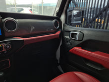Cargar imagen en el visor de la galería, Jeep Wrangler Sahara Modelo 2023

