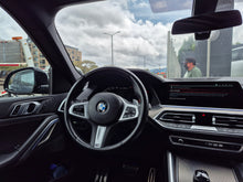 Cargar imagen en el visor de la galería, BMW X6 M50I Modelo 2022
