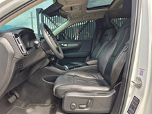 Cargar imagen en el visor de la galería, Volvo XC40 B5 Modelo 2023
