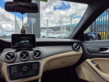 Cargar imagen en el visor de la galería, Mercedes-Benz Gla 200 Modelo 2017
