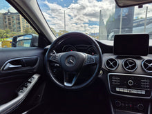Cargar imagen en el visor de la galería, Mercedes-Benz GLA200 Modelo 2020
