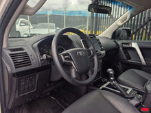 Cargar imagen en el visor de la galería, Toyota Prado TXL Modelo 2024
