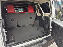Cargar imagen en el visor de la galería, Jeep Wrangler Sahara Modelo 2023
