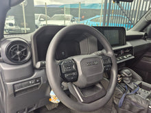 Cargar imagen en el visor de la galería, Toyota Land Cruiser TX Modelo 2025
