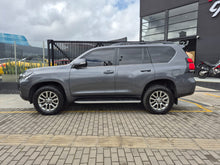 Cargar imagen en el visor de la galería, Toyota Prado Vx Modelo 2020 BLINDADA
