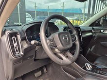 Cargar imagen en el visor de la galería, Volvo XC40 B5 Modelo 2023
