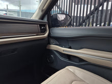 Cargar imagen en el visor de la galería, Ford Expedition Limited Modelo 2022
