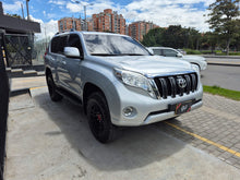 Cargar imagen en el visor de la galería, Toyota Prado TXL Modelo 2015
