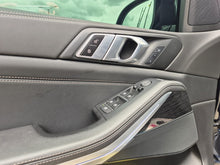 Cargar imagen en el visor de la galería, BMW X5 M60I XDRIVE Modelo 2024
