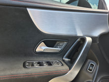 Cargar imagen en el visor de la galería, Mercedes-Benz CLA 180 Modelo 2022
