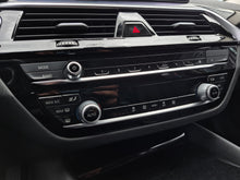 Cargar imagen en el visor de la galería, BMW 530I Modelo 2021
