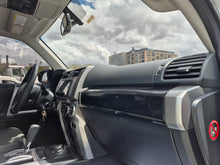 Cargar imagen en el visor de la galería, Toyota 4Runner Modelo 2021
