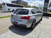 Cargar imagen en el visor de la galería, BMW 120I Modelo 2017
