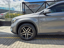 Cargar imagen en el visor de la galería, Mercedes-Benz GLA200 Modelo 2020
