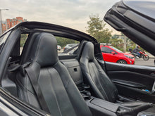 Cargar imagen en el visor de la galería, Mazda MX 5 Modelo 2022
