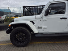 Cargar imagen en el visor de la galería, Jeep Wrangler Sahara Modelo 2023
