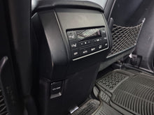 Cargar imagen en el visor de la galería, Toyota Prado TXL Modelo 2024
