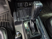 Cargar imagen en el visor de la galería, Toyota Prado TXL Modelo 2015
