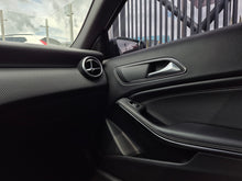 Cargar imagen en el visor de la galería, Mercedes-Benz A200 Modelo 2018
