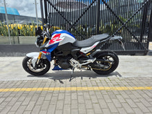 Cargar imagen en el visor de la galería, BMW F900R Modelo 2024
