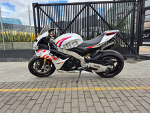 Cargar imagen en el visor de la galería, Aprilia RSV4 1100 E5 Modelo 2022
