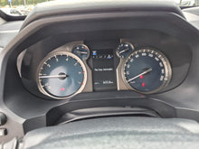 Cargar imagen en el visor de la galería, Toyota Prado Vx Modelo 2020 BLINDADA

