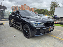 Cargar imagen en el visor de la galería, BMW X6 M50I Modelo 2022
