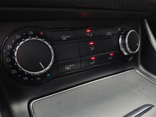 Cargar imagen en el visor de la galería, Mercedes-Benz A200 Modelo 2018
