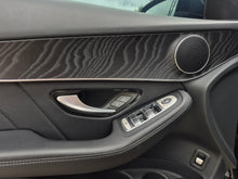 Cargar imagen en el visor de la galería, Mercedes-Benz GLC 300 E 4Matic Modelo 2022
