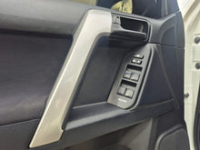 Cargar imagen en el visor de la galería, Toyota Prado Txl Modelo 2020
