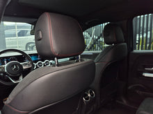 Cargar imagen en el visor de la galería, Mercedes-Benz GLB 200 Modelo 2022
