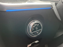 Cargar imagen en el visor de la galería, Mercedes-Benz C200 Modelo 2022
