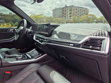 Cargar imagen en el visor de la galería, BMW X5 M60I XDRIVE Modelo 2024
