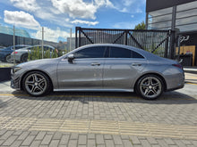 Cargar imagen en el visor de la galería, Mercedes-Benz CLA 180 Modelo 2022
