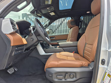 Cargar imagen en el visor de la galería, Toyota Sequoia 1794 TRD Modelo 2026
