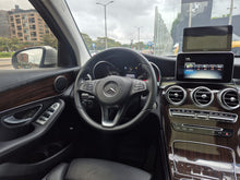 Cargar imagen en el visor de la galería, Mercedes-Benz GLC 250 4MATIC Modelo 2017
