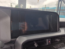 Cargar imagen en el visor de la galería, Toyota Land Cruiser TX Modelo 2025
